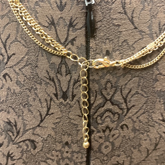 Triple strand adjustable necklace in good condition. - Picture 3 of 4